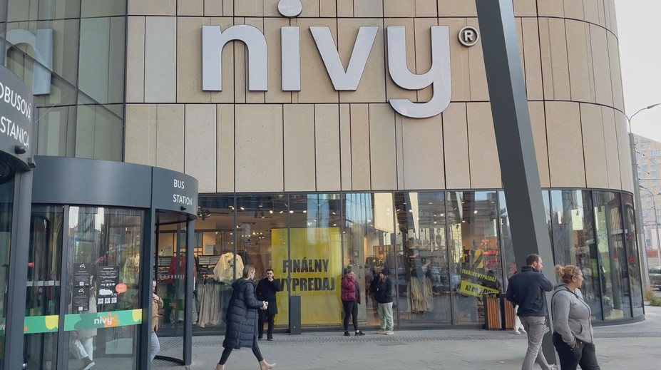 Analýza záberov pred úmrtím muža z Ukrajiny: Prvý raz kradol, druhýkrát sa zakrádal do prevádzky. Medzitým sa niečo stalo