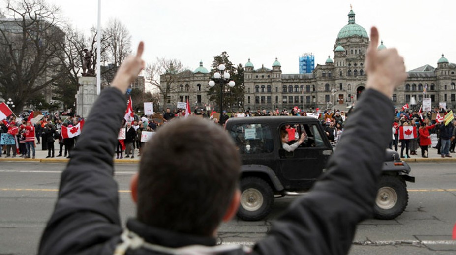 V Ottawe vyhlásili stav núdze, protesty proti očkovaniu sa vymkli spod kontroly