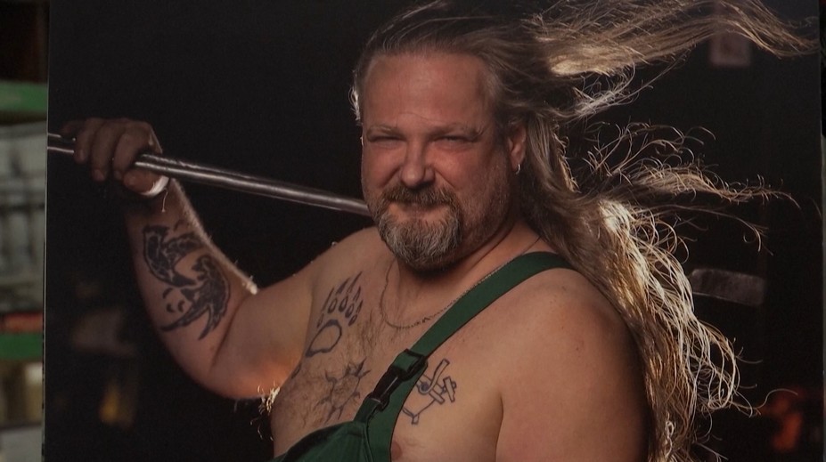 GALÉRIA: Maďarskí oceliari sa vyzliekli pre dobrú vec. Kalendár valcuje internet