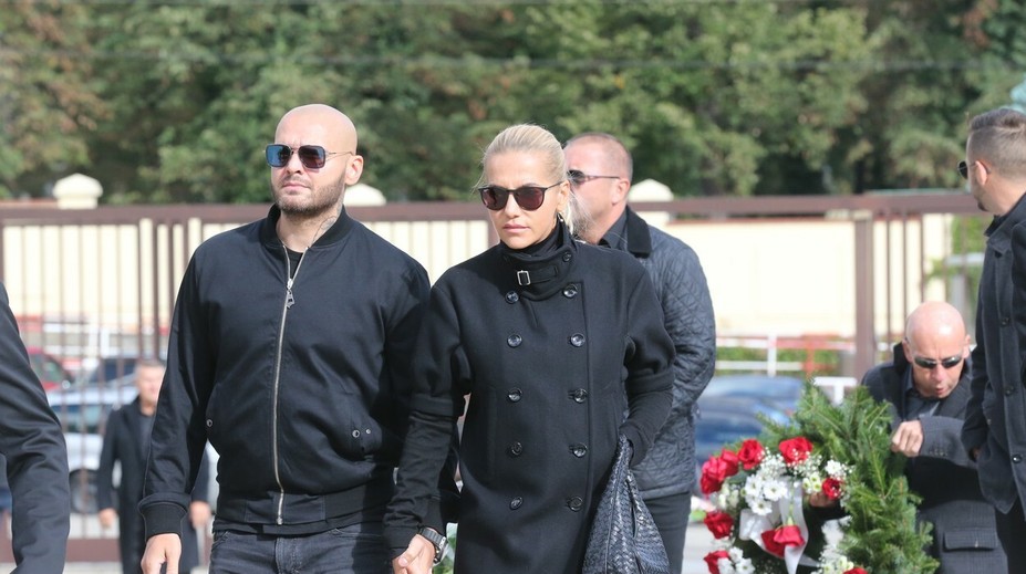 Utrápená Dara na pohrebe najlepšej kamarátky. Oporou jej bol Rytmus