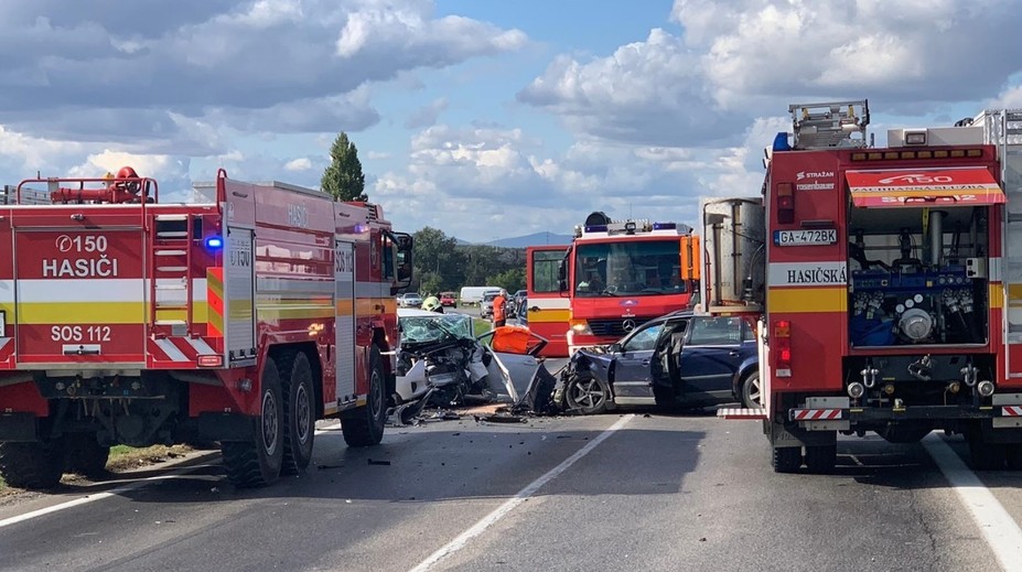 Nehodu pri Galante neprežil dlhoročný policajt (†46), ťažko zranenú ženu prevážal vrtuľník