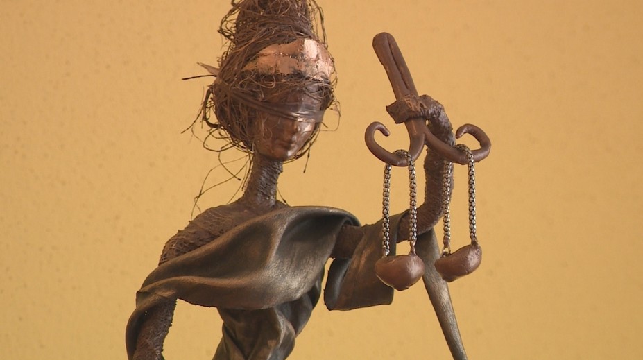 Pomalé vyšetrovanie v kauze nástenkový tender. Stopy vedú k vplyvným ľuďom