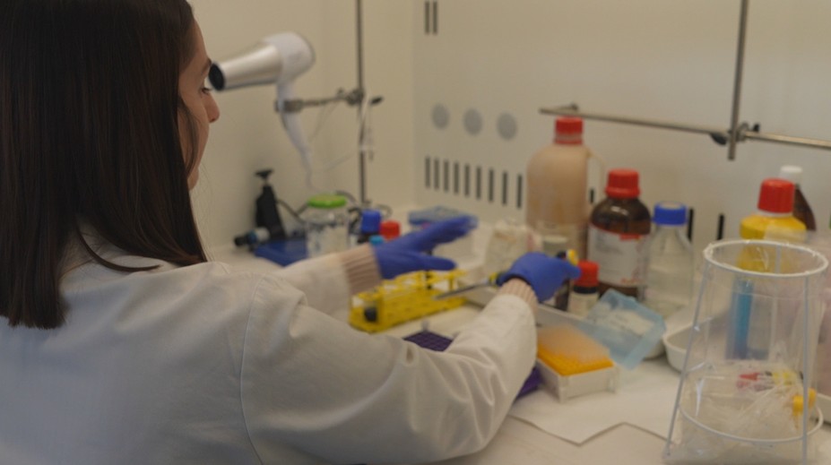 Parkinson pod drobnohľadom: Vedkyňa zo Slovenska hľadá mechanizmus, ktorý chorobu spúšťa