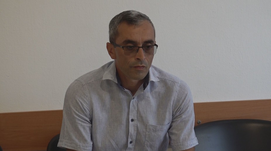 Súd oslobodil tenisového trénera obžalovaného zo zneužívania 12-ročnej zverenkyne. Jej otec sa po rozsudku rozplakal