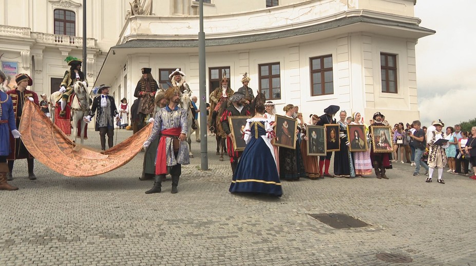 Scény ako z historického filmu. Hlavné mesto počas tohto víkendu ožilo v duchu korunovácií uhorských kráľov
