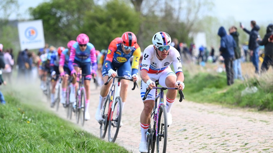 Koľko kofeínu vypijete na Paríž-Roubaix? Kubišovi preteky pochoval vlastný útok (rozhovor)