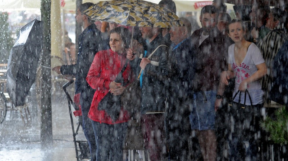 Na polovici územia platí na pondelok výstraha pred dažďom