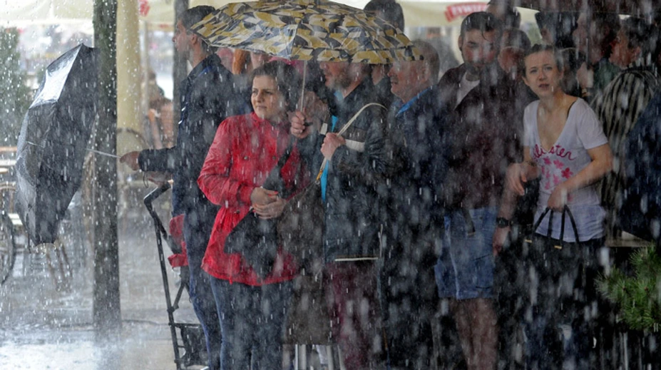 Na polovici územia platí na pondelok výstraha pred dažďom