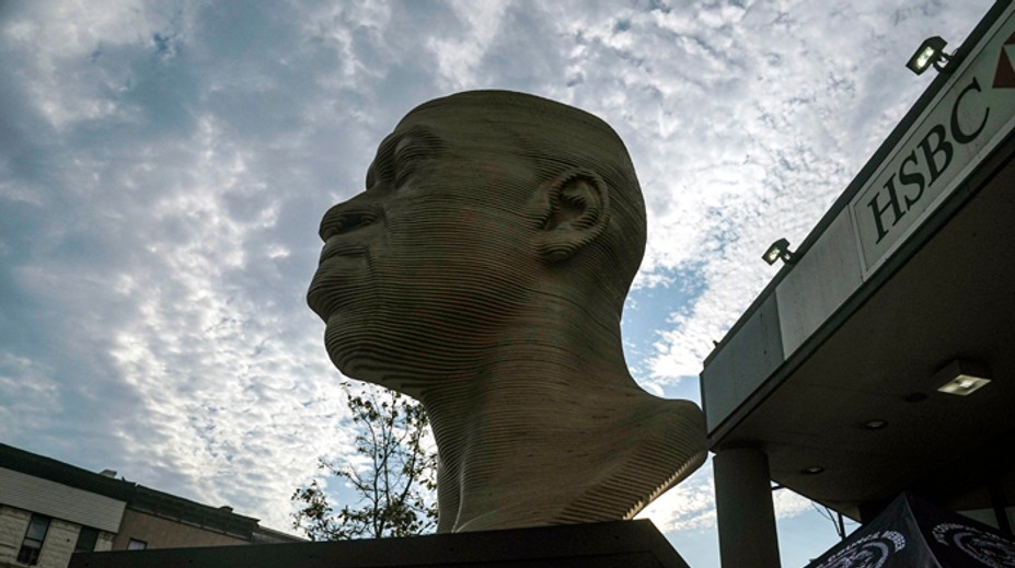 Socha Georgea Floyda v New Yorku sa opäť stala terčom vandalizmu