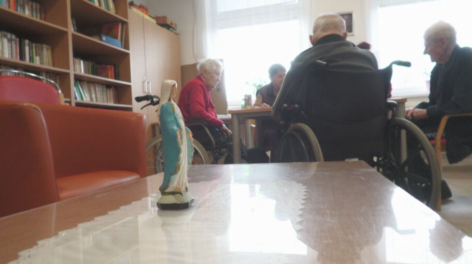 Šok pre dôchodcov. Domovy seniorov po celom Slovensku výrazne zdražujú