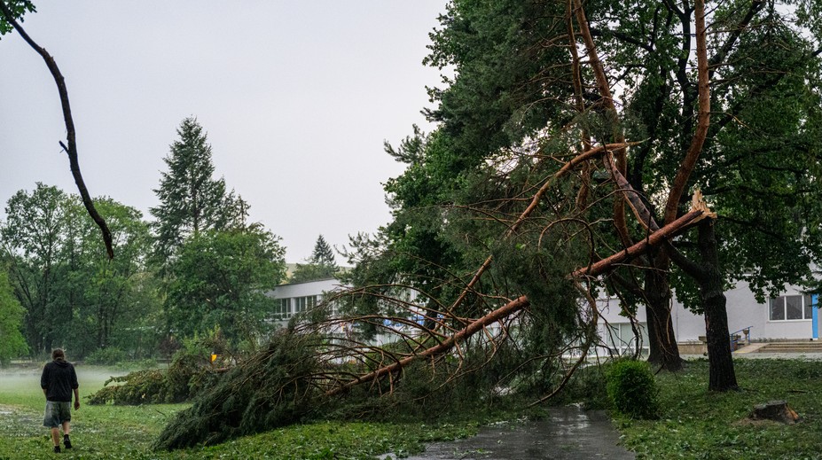 FOTO: Po búrke v Prešove zostala hotová skaza. Snímky z mesta trhajú srdce