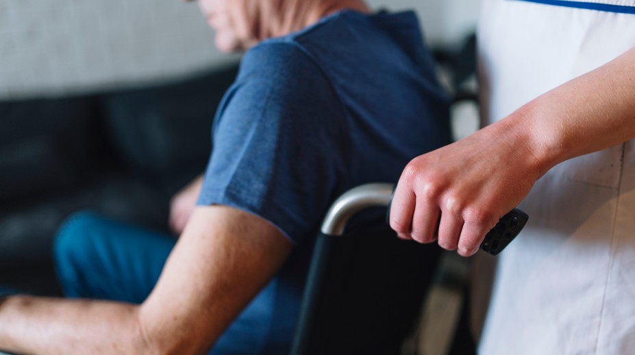 „Už ani nevyzeral ako človek.“ V domove dôchodcov zomrel klient, nikto si to celé dni nevšimol. Objavila ho až neter