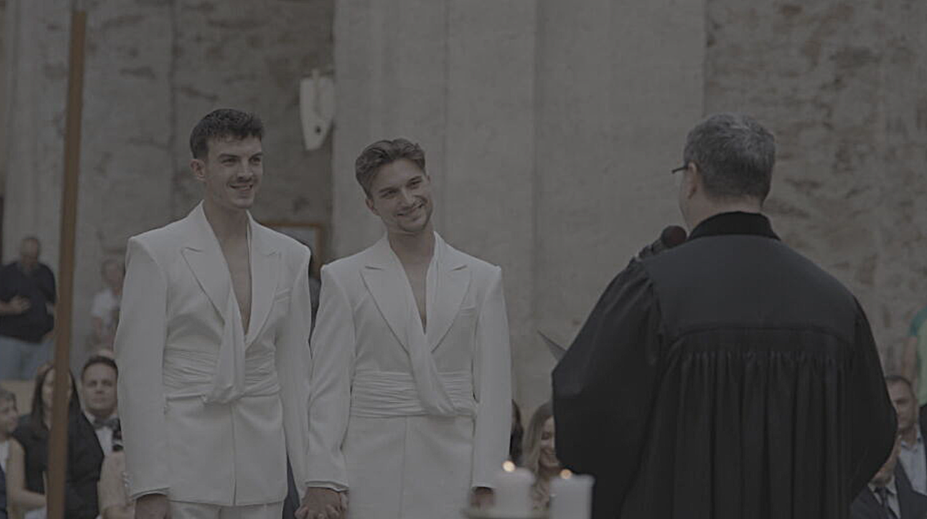 Zdalo sa to nemožné, no napokon skončili pri oltári: Roman a Štěpán si povedali áno v rímskokatolíckom kostole