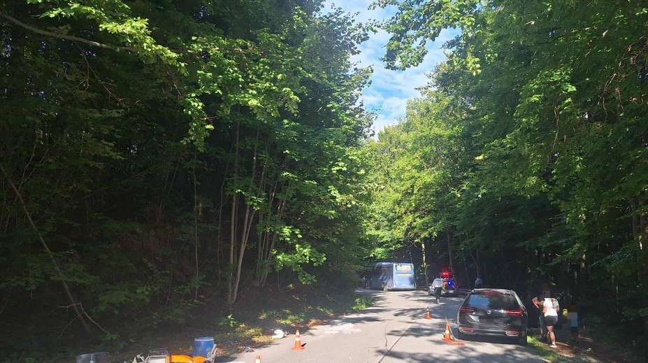 Vážna nehoda pri Ilave. Zrážka motocykla s autobusom si vyžiadala dvoch zranených