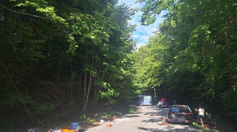 Vážna nehoda pri Ilave. Zrážka motocykla s autobusom si vyžiadala dvoch zranených