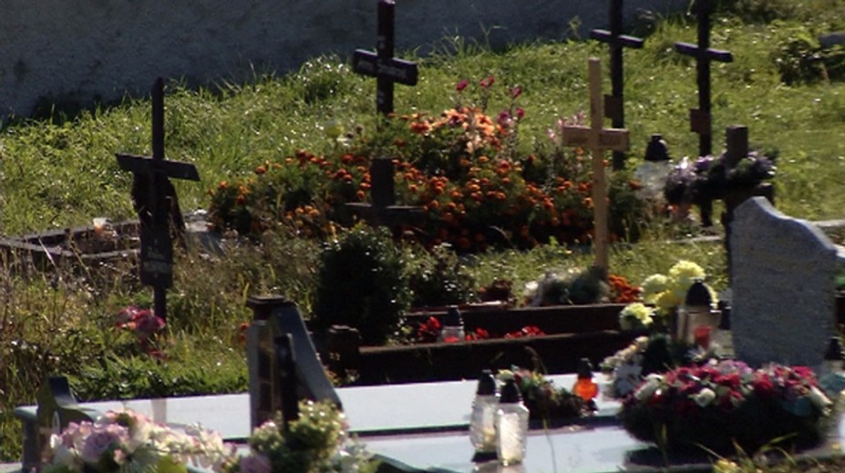 Prvá obeť černákovcov: Rodiny obete a vraha sa stretávajú na tom istom cintoríne