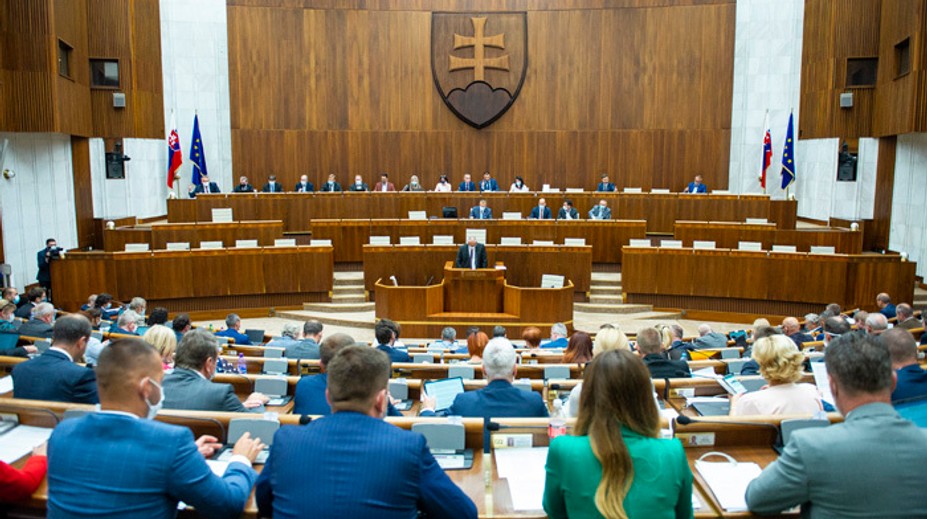 Parlament schválil "podnikateľské kilečko", takéto zmeny obsahuje