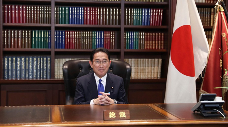 Novým japonským premiérom sa stal Fumio Kišida