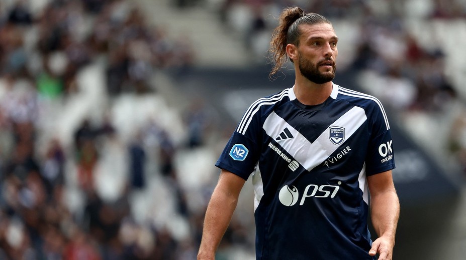 Patril medzi hviezdy Premier League, no teraz sa upísal slávnemu klubu, ktorý vyhlásil bankrot