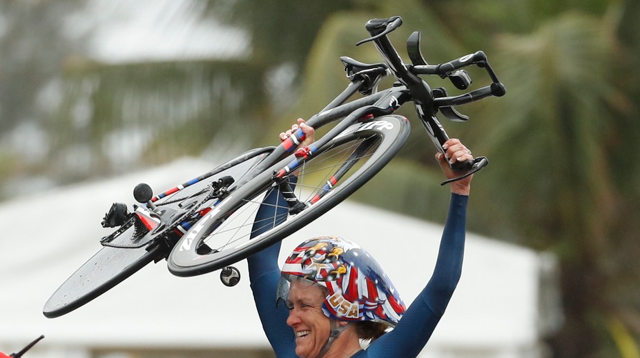 Cyklistka Armstrongová vstúpila do histórie, v časovke žien skompletizovala zlatý hetrik