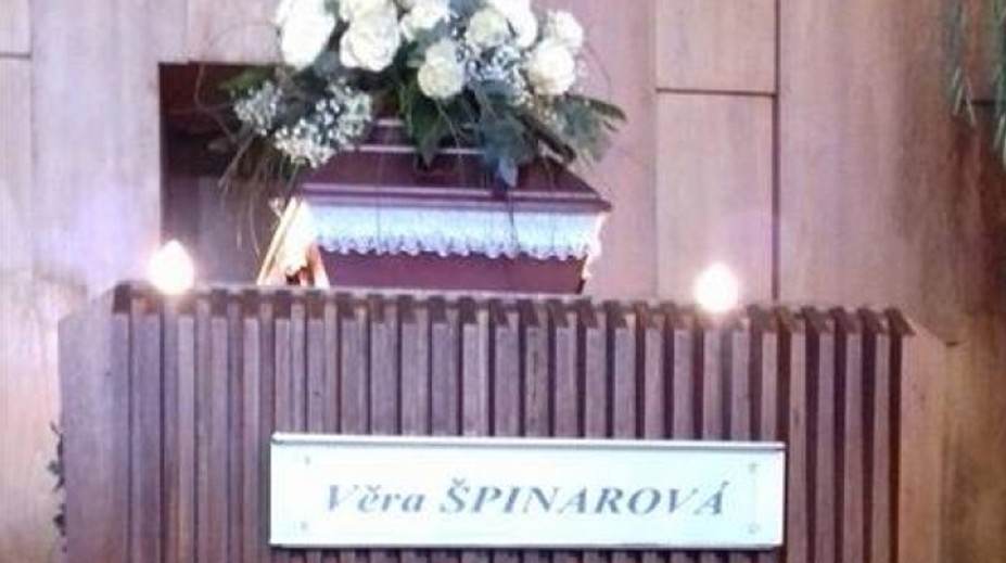 Na pohreb speváčky Věry Špinarovej prišli tisíce jej fanúšikov