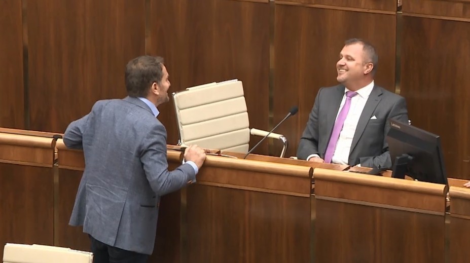 Slovná prestrelka medzi Matovičom a Hrnčiarom. Kto použil najsilnejší vulgarizmus ako prvý?