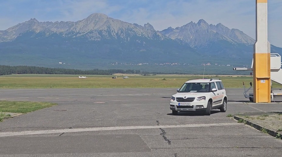 Poplach na popradskom letisku. Skupina s batožinou mykala bránou a potom zmizla v tme