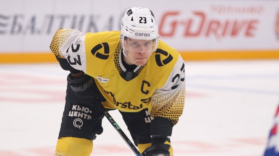 Politiku do športu neťahá. Slovák má v KHL životnú formu, nebráni sa odpovediam na nepríjemné otázky