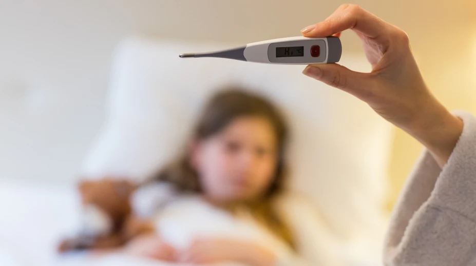Dieťa môže mať aj 39,5 °C a veselo sa hrať. Pediatri vysvetlili, kedy spozornieť