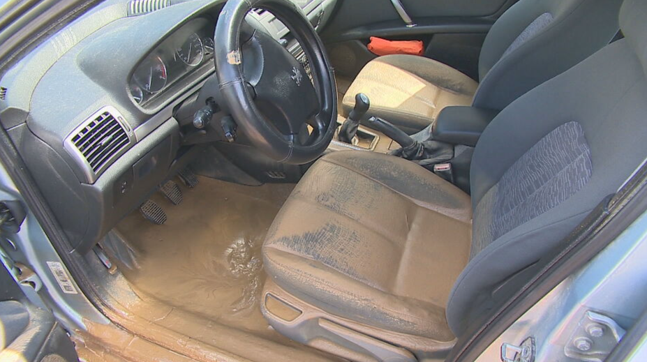 Autá plné blata, zničené podlahy aj nábytok v domoch. Nitrania hovoria o katastrofe