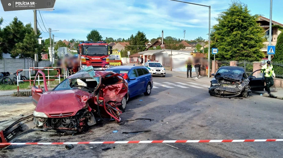 Tragická zrážka pri Nitre: Mŕtvy a päť zranených, z toho jedna žena vážne (FOTO)
