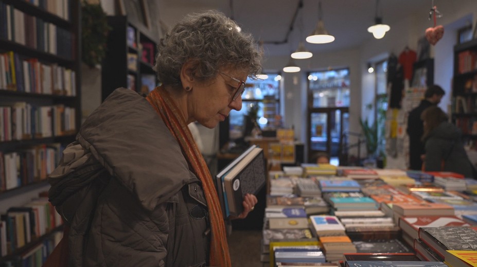 Osemkrát ju neprijali na školu. Dnes otvára slovenským knihám cestu do sveta