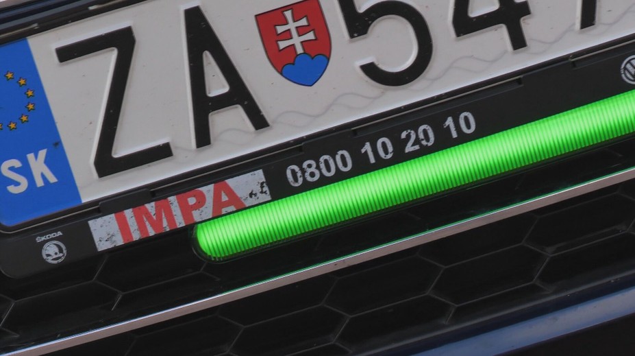 Parlament má schváliť prelomovú novinku pre autá. Týka sa svetiel