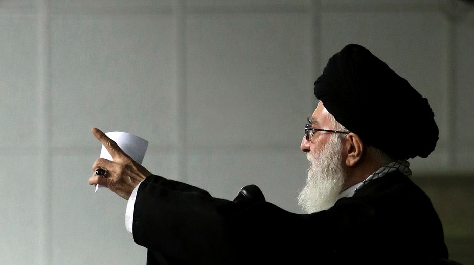 Chameneí: USA zrušili sankcie voči Iránu len formálne