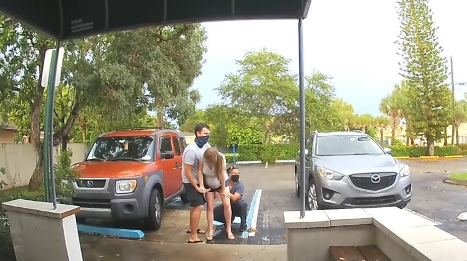 VIDEO: Žena nestihla prísť do pôrodného centra. Bábätko tak prišlo na svet na ulici