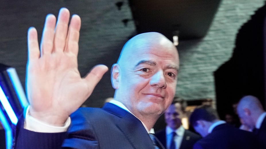 Bývalý popredný funkcionár vyzýva na odpor proti Infantinovi. Šéfa FIFA poháňa „túžba po moci a peniazoch“