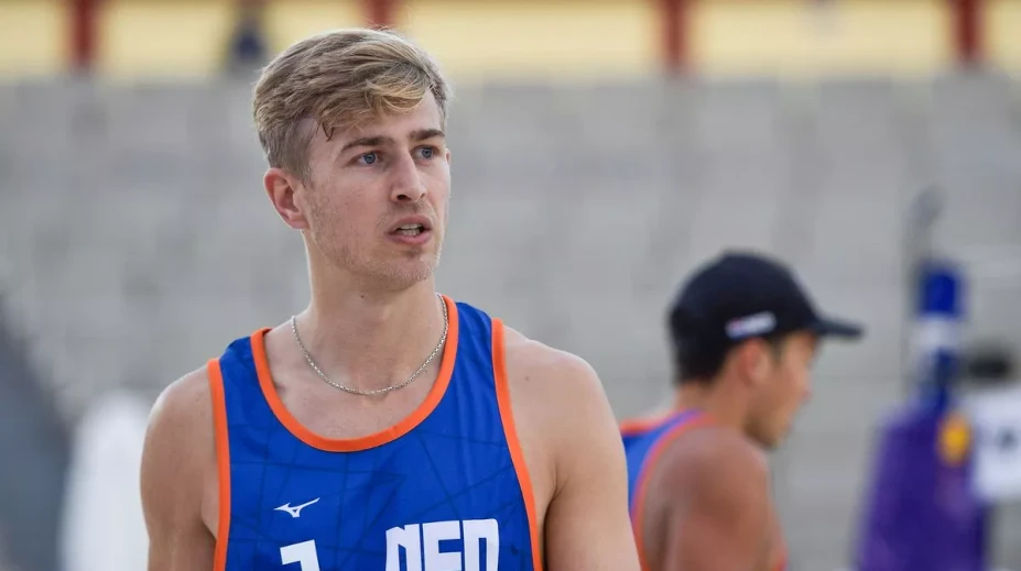 Fanúšikovia vypískali kontroverzného olympionika. Volejbalista znásilnil maloletú, odsedel si len jeden rok
