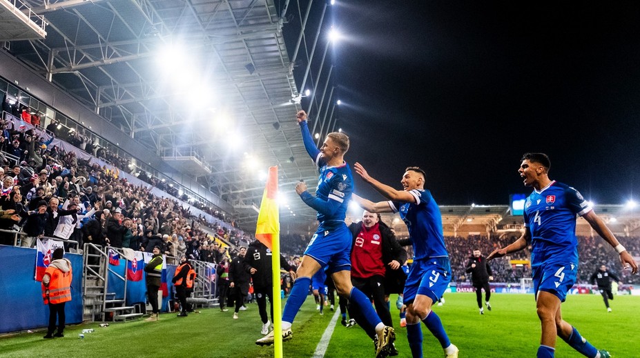 Tréner Severných Írov sa obul do Slovákov. Bobčekov gól vraj nemal platiť, Calzona ho sklamal