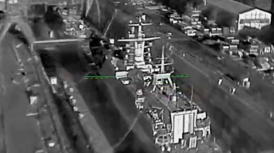 VIDEO: Ukrajinci pokračujú v decimovaní ruskej flotily. Raketová korveta Bojkij je po útoku dronov v plameňoch