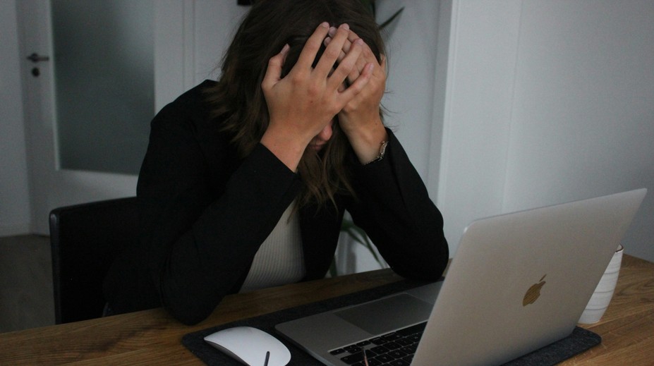 Vyhodili ju, lebo v práci bola o 40 minút skôr. Bizarný prípad riešil až súd