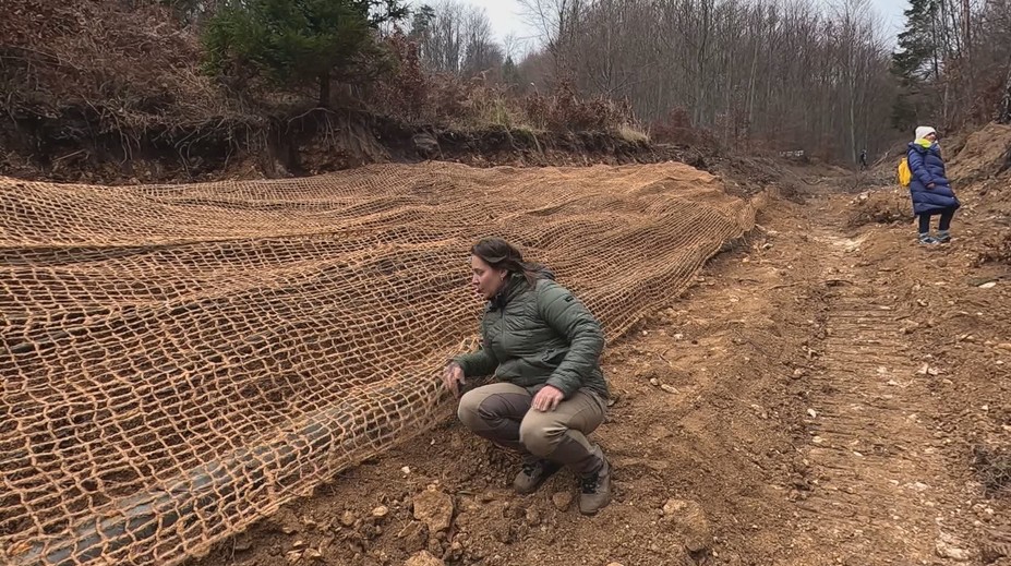 V lesoch sucho, v dolinách povodne. V Rajeckej doline dokazujú, že nemusí odtiecť jediná kvapka dažďovej vody