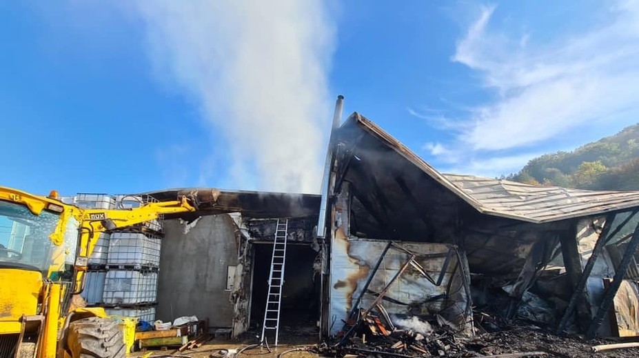 V Jasenove zhorela výrobná hala, škoda je viac ako pol milióna eur