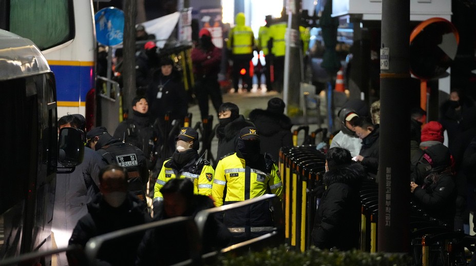 Vyšetrovatelia prišli zatknúť juhokórejského prezidenta Juna