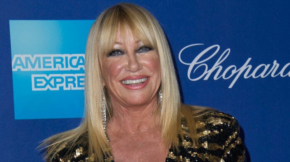 Minišaty a napráskaný dekolt? Naozaj? Carol (71) z Krok za krokom vyoperovali hanbu