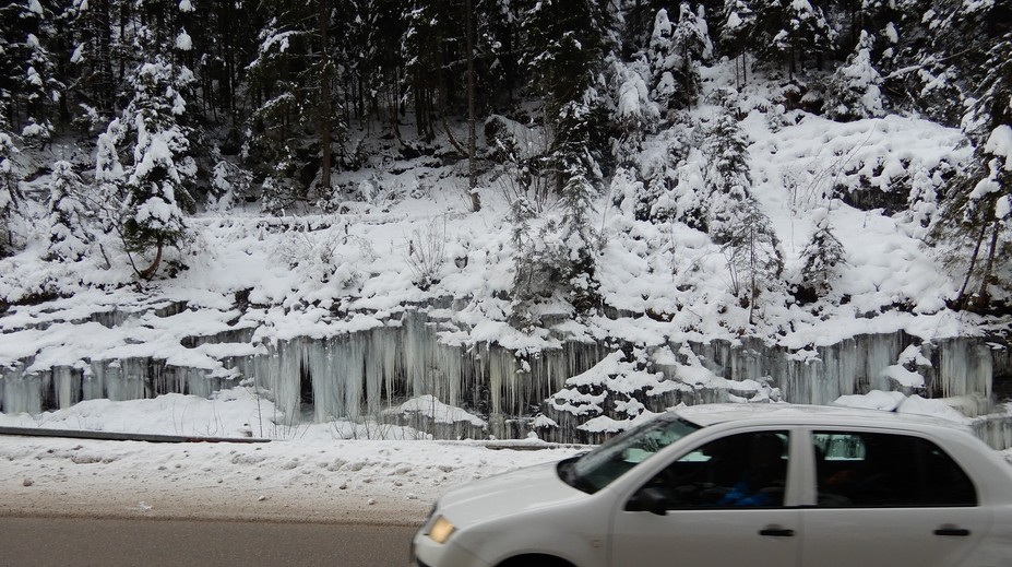 Takýto krásny ľadopád nájdete na Slovensku pri ceste. Prezradíme vám, kde presne