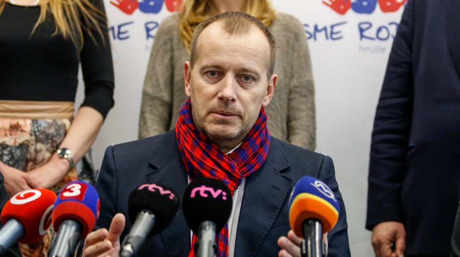 Kollár zostáva na čele hnutia Sme rodina. Toto sú štyria noví popredsedovia