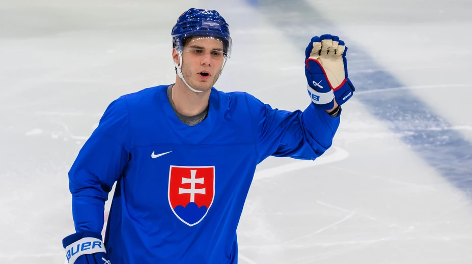 Slafkovský trénuje s Košicami. Spoluhráči z NHL sa na ňom bavia