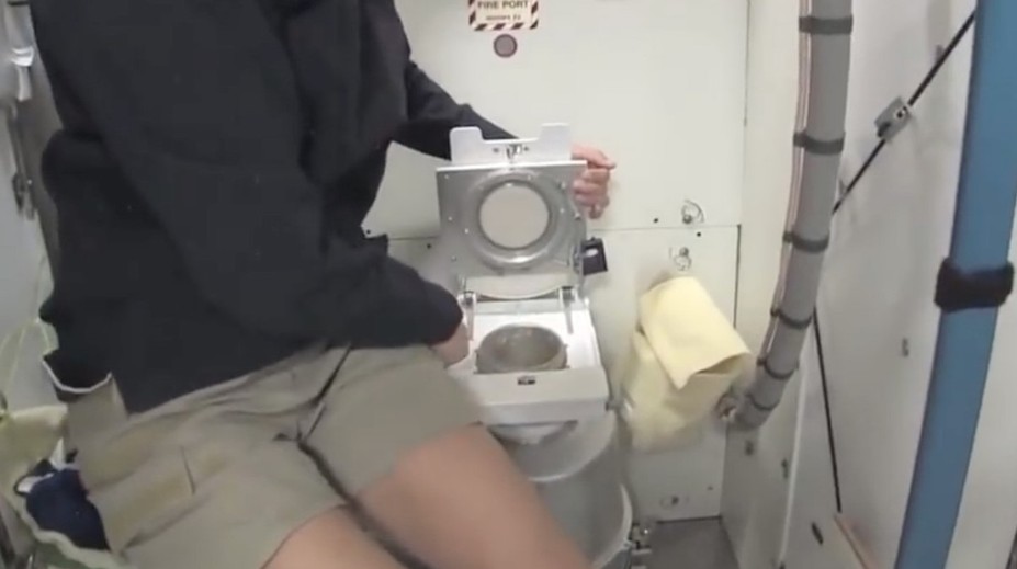 Astronauti z misie Artemis II dostali riešenie citlivého problému. Prezradíme vám, ako budú chodiť na toaletu