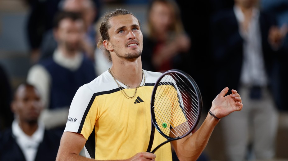 Hazarduje so zdravím. Hviezdny tenista Zverev priznal vážne zdravotné problémy