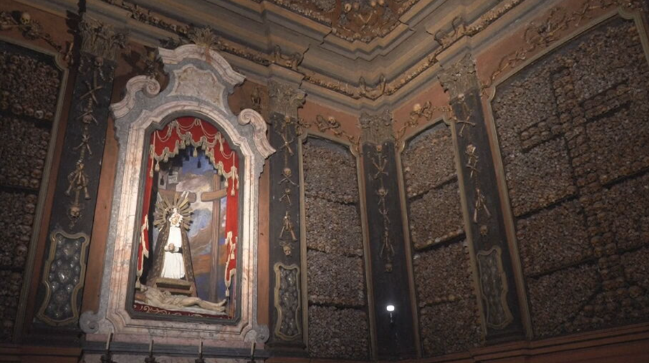 Mrazivá legenda z Milána. V historickej knižnici sa vraj zjavuje duch pápežovej dcéry